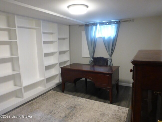 Building Photo - 701 Rudy Ln