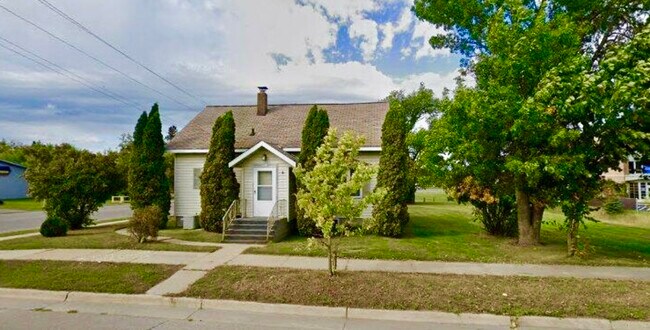 Primary Photo - 711 Park Ave S