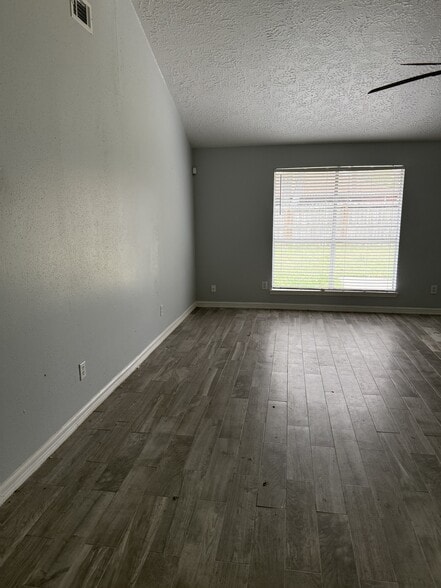 Building Photo - 13323 S Thorntree Dr