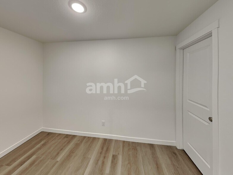 Building Photo - 23542 E 3rd Pl