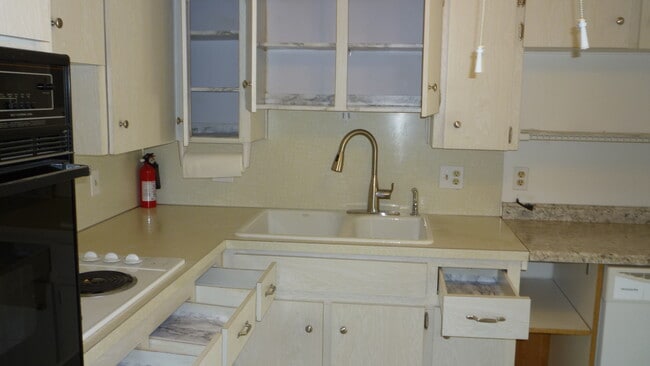 Building Photo - 2402 Ecuadorian Way