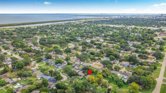 Building Photo - 515 24th Ave N