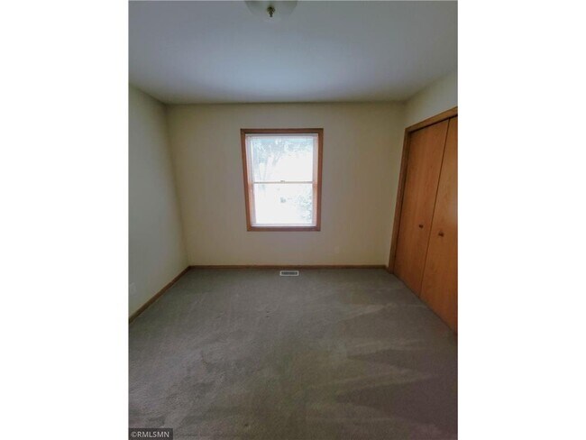 Building Photo - 832 Laurel Ave