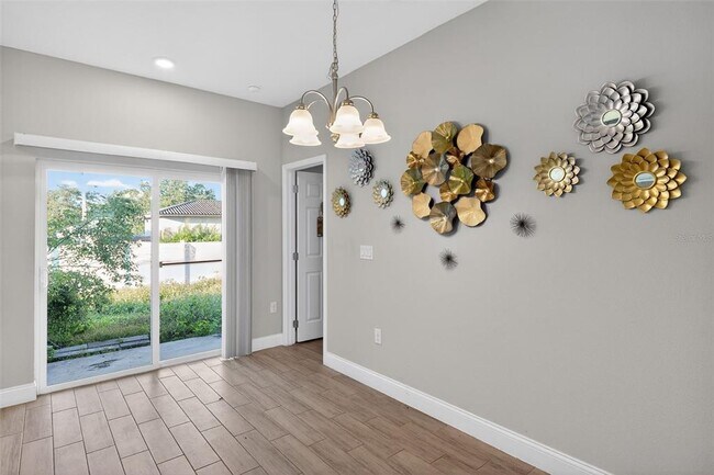 Building Photo - 717 Robin Ct