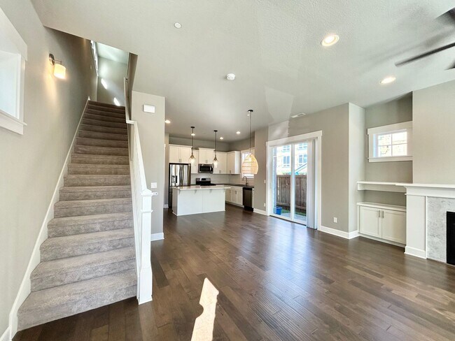 Building Photo - Luxury and Convenience Awaits in this Stunning 3 Bedroom, 2.5 Bathroom House with Abundant Parkin...