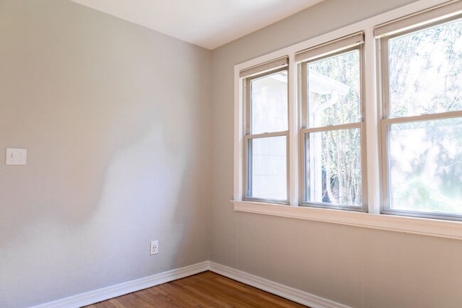 Building Photo - Gorgeous Home Located in Betton Hills, in ...