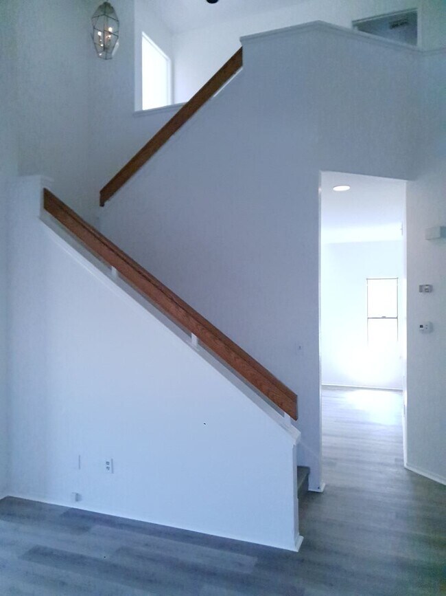 Building Photo - 10380 Crossing Green Cir