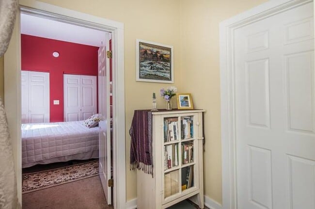 Building Photo - Well maintained 2bedr 1bath Rutland Condo