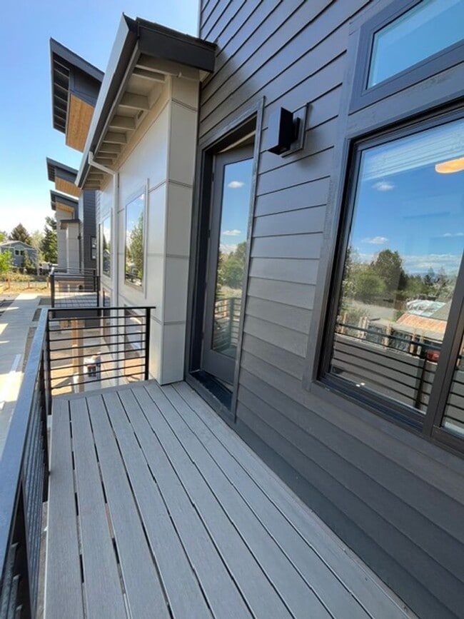 Building Photo - Gorgeous BRAND NEW Modern 2-bd/2-bath Condo in Redmond, OR!