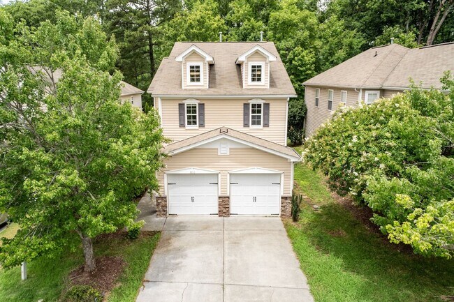 Building Photo - Four Bedroom Home in Sought After Neighborhood!