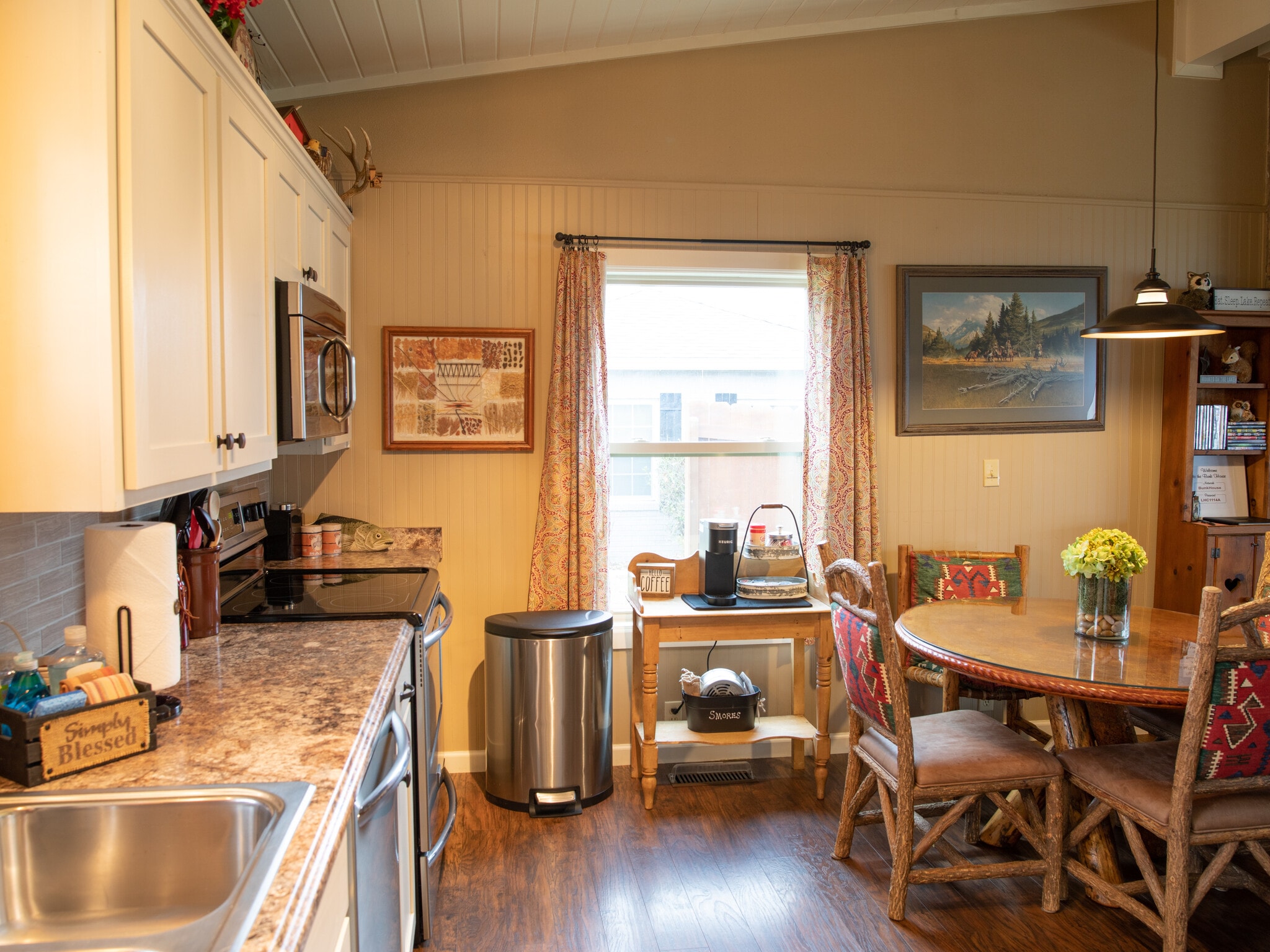 Kichen with eat-in Dining - 1114 W 17th St