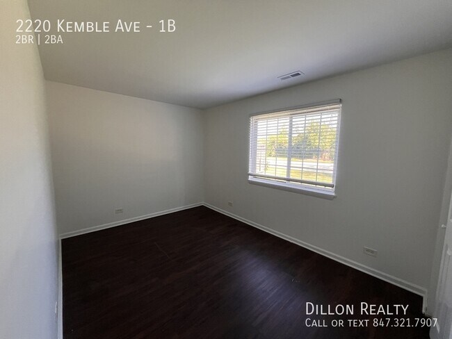 Building Photo - 2220 Kemble Ave