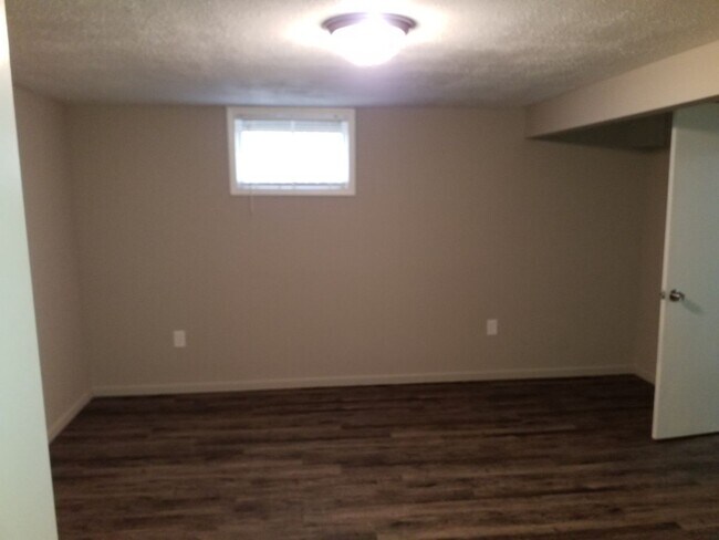 Building Photo - AVAILABLE NOW! Liberty Home 3 Bed 2 Bath 2...