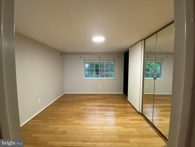 Building Photo - 1533 Colonial Dr