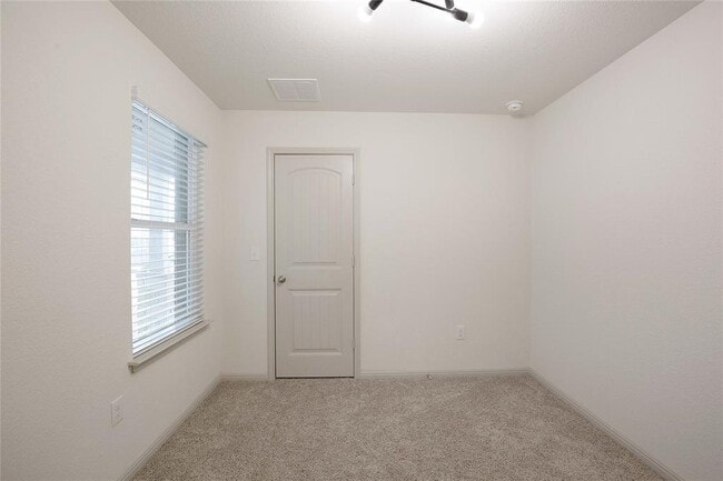Building Photo - 108 Frederick Dr