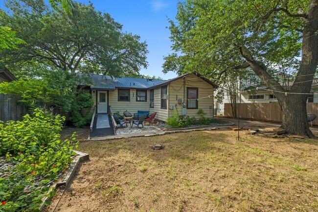 Building Photo - 3206 Kerbey Ln
