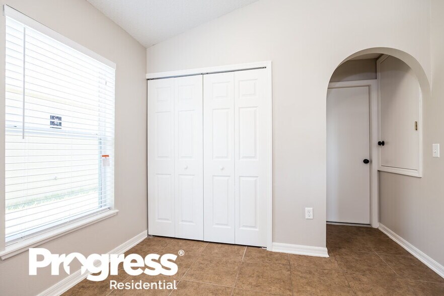 Building Photo - 5470 Silver Thistle Ln