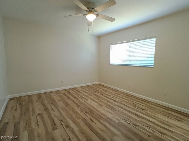 Building Photo - 630-636 SE 13th Pl