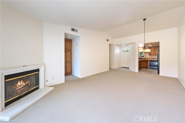 Building Photo - 14 Abrigo