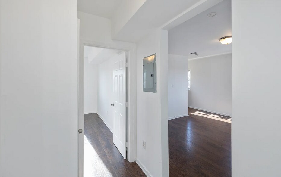 Building Photo - 506 Eastern Ave NE