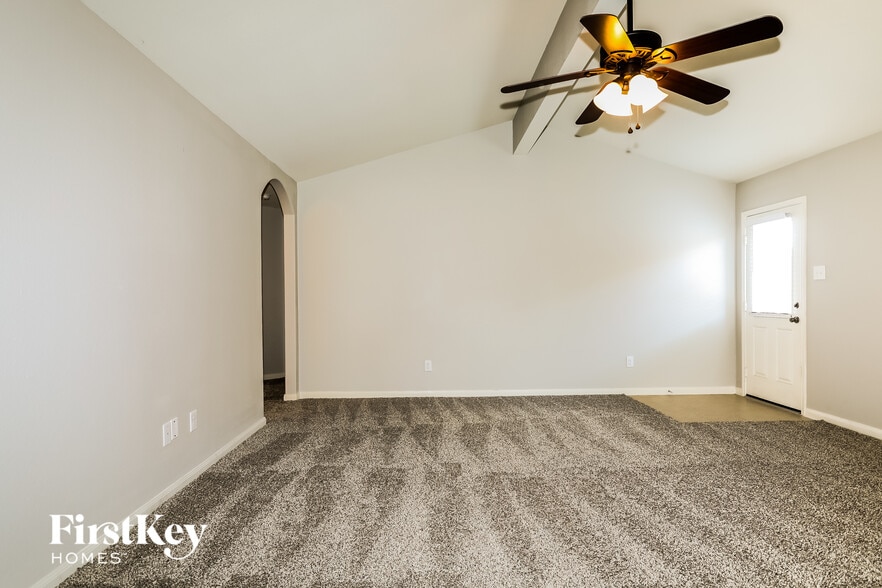 Building Photo - 22422 Base Light Dr