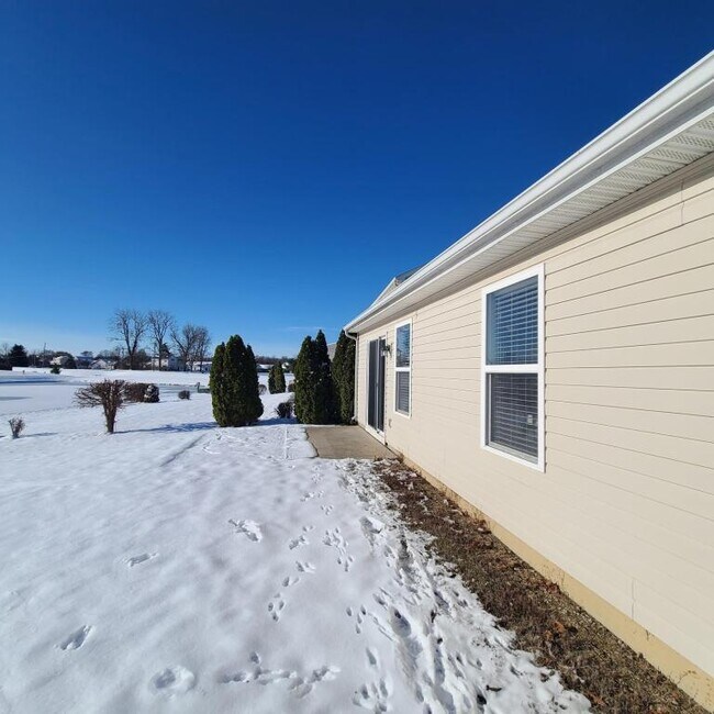 Building Photo - 10192 Greenmoor Dr