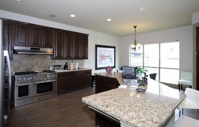 Building Photo - 5235 Willis Ave