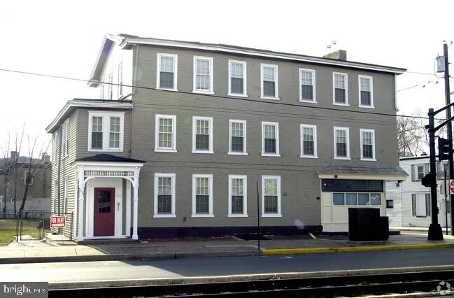 Building Photo - 200 E Broad St
