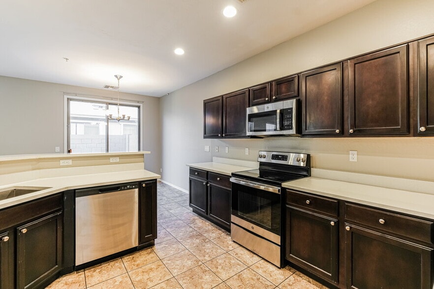 Building Photo - 1444 N 80th Dr