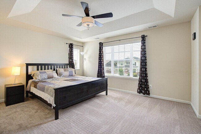 Building Photo - Bright, Spacious & Full of Charm Inside an...
