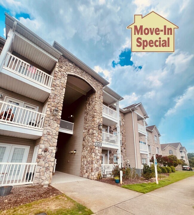 Building Photo - RENT SPECIAL! Beautiful 2 Bedroom 2 Bathro...