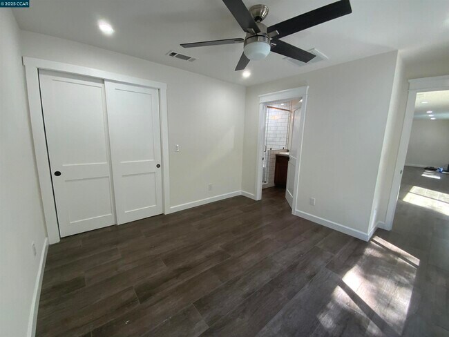 Building Photo - 632 Everett Dr