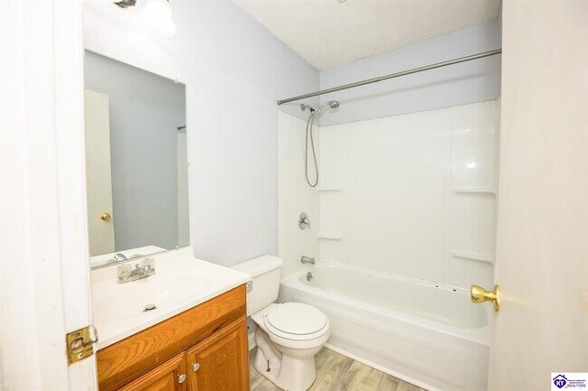 Building Photo - 244 Pinewood Dr
