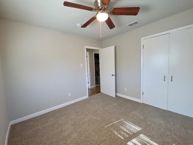 Building Photo - 2401 La Casa Dr