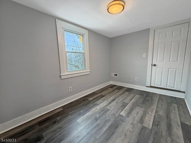 Building Photo - 65 Davis St