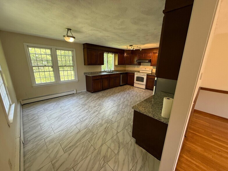 Building Photo - 5 Freeman Cir