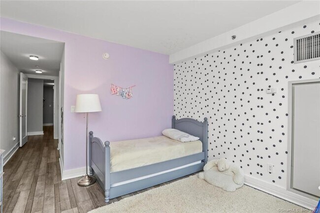 Building Photo - 1 Broad St