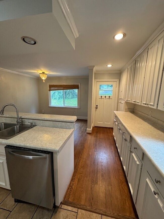 Building Photo - Beautiful 3 Bedroom/2 Bath Home in Convers...