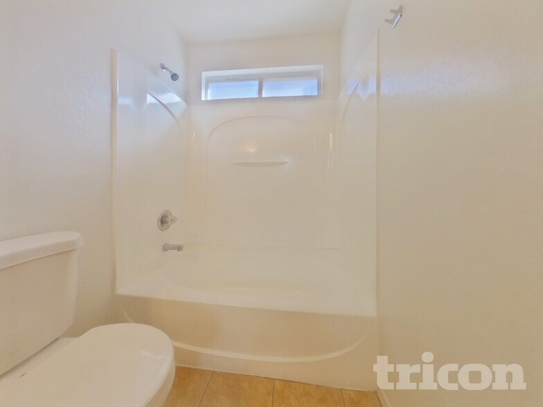 Building Photo - 22040 W Gardenia Dr