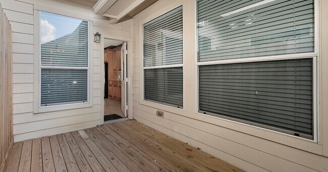 Building Photo - 43 Crocus Petal St