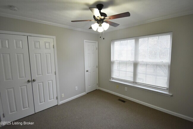 Building Photo - 4221 Willowview Blvd