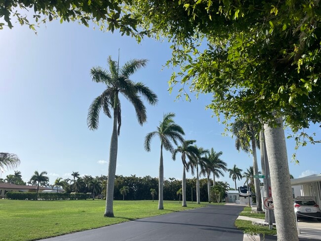 Building Photo - 16300 Pine Ridge Rd