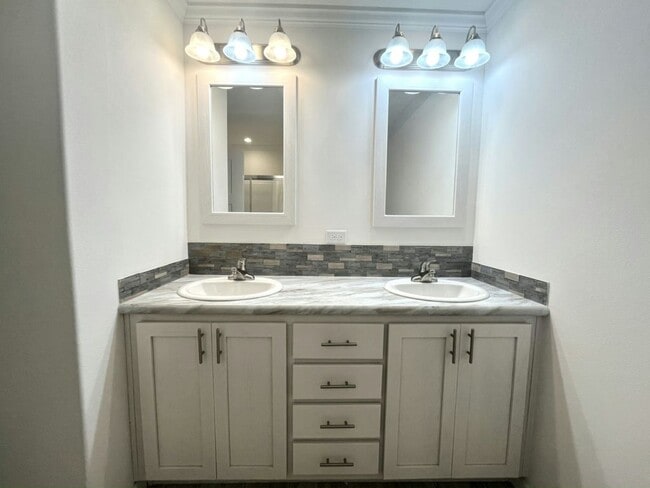 Building Photo - 402 Morristown Cay