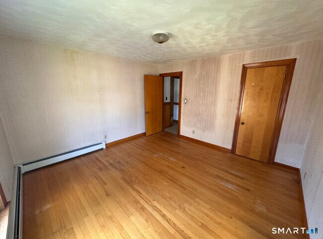 Building Photo - 15 Woodbridge Ave