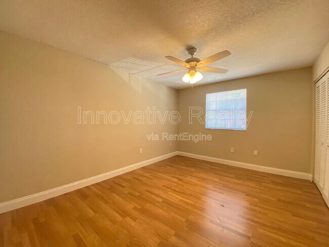 Building Photo - 412 Banyon Tree Cir