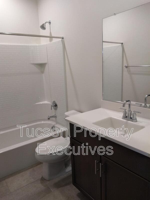 Building Photo - 10683 W Dickerson Dr