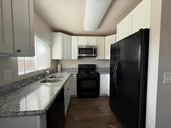 Building Photo - Ground Floor Unit in Santee!
