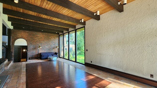 Building Photo - 10 Scotch Dam Rd