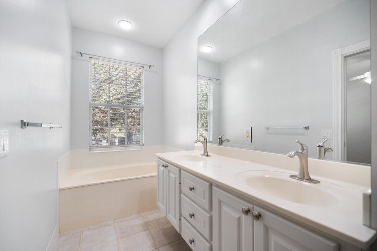Building Photo - 329 Legare Ct