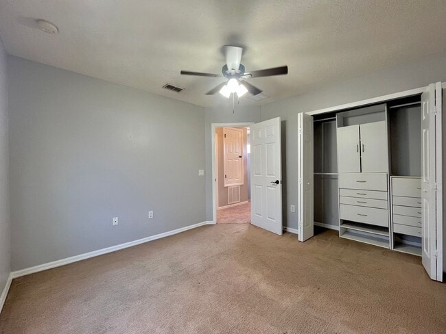 Building Photo - Hunter's Creek - 3 Bedroom, 2.5 Bathroom T...